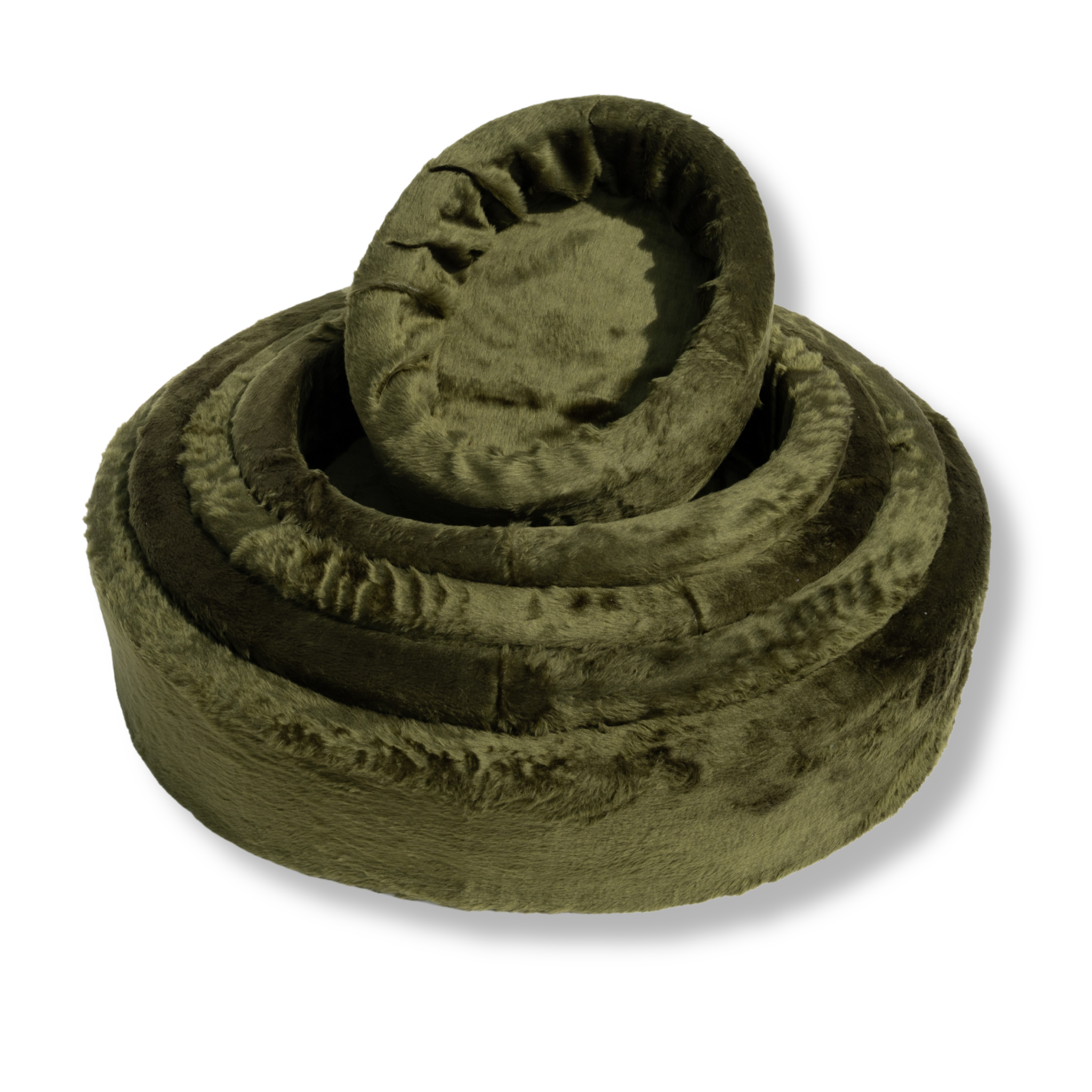 Napzzz bontmanden in de kleur donker groen, 5 maten op elkaar gestapeld, ovale vorm, imitatiebont. Verkrijgbaar van 40 tot wel 120cm. Geschikt van kitten tot zeer grote hond. Stevige schuimrubberen kern met uitneembare en wasbare pluche imitatiebonten hoes. 