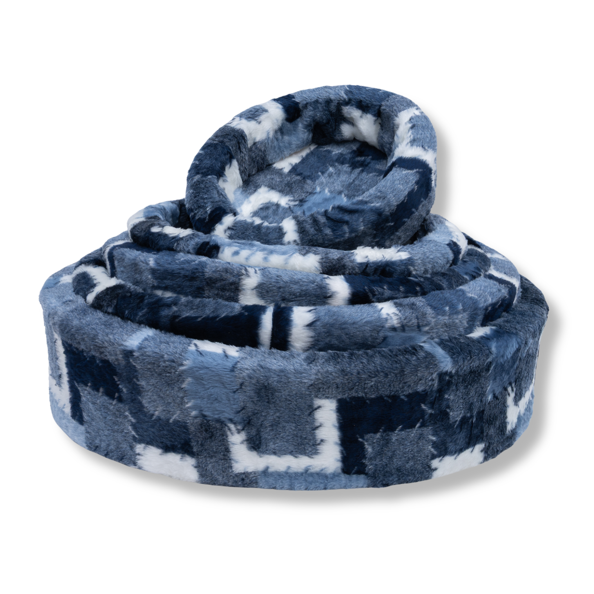 NapZZZ bontmanden in het patroon mix blok blauw, verschillende kleuren blauw, wit, gestapeld met verschillende maten. Verkrijgbaar van 40 tot wel 120cm. Stevige schuimrubberen kern met uitneembare en wasbare hoes. Geschikt van kitten tot zeer grote honden