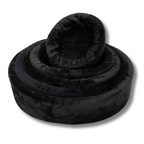 Napzzz ovale pluche bontmand in set afbeelding in de kleur effen zwart. Mand is verkrijgbaar van 40 tot wel 120 cm. Geschikt van kitten tot zeer grote honden. Stevige schuimrubberen kern en zacht pluche hoes bekleding. Hoes is wasbaar op lage temperatuur.
