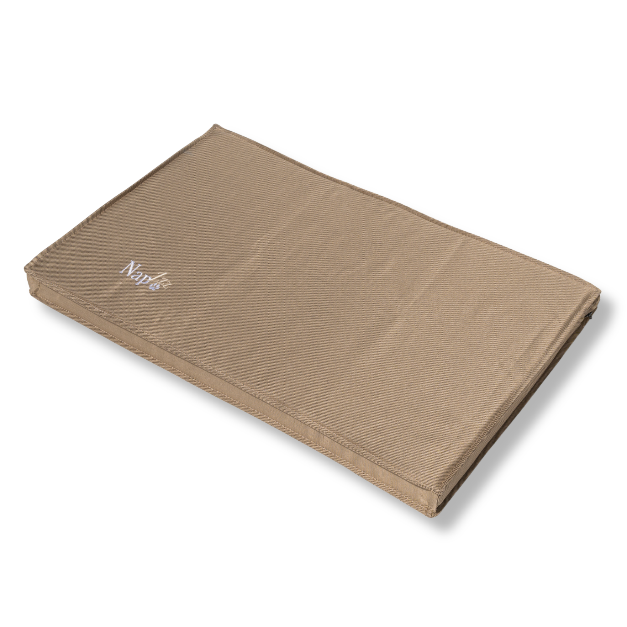 NapZZZ Oxford Benchmatras Champagne – Orthopedisch Comfort voor Je Hond schuin afgebeeld. De NapZZZ Oxford Benchmatras is een stevig en comfortabel matras gemaakt met orthopedisch traagschuim, perfect voor gebruik in hondenbenches of direct op de vloer. Gemaakt van sterke, water- en vuilafstotende Oxford stof in de kleur champagne, geschikt voor zowel binnen- als buitengebruik.