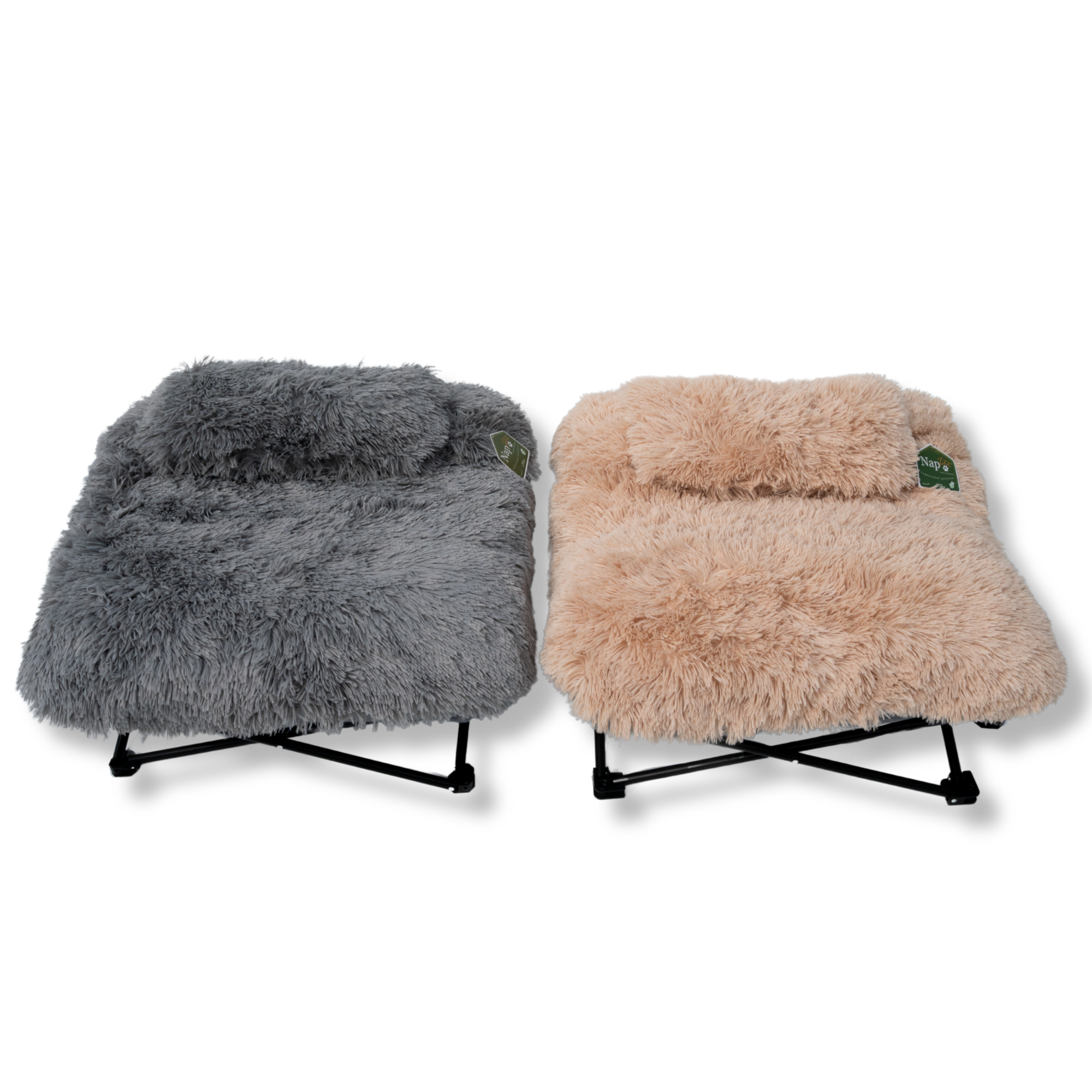 Napzzz stoel fuzzle met kussen in de kleur grijs en beige vooraanzicht op witte achtergrond. Geschikt voor kat en kleinere honden. Metalen inklapaar frame met antislip punten en afneembaar langharig pluche ligkussen met extra hoofdkussentje.