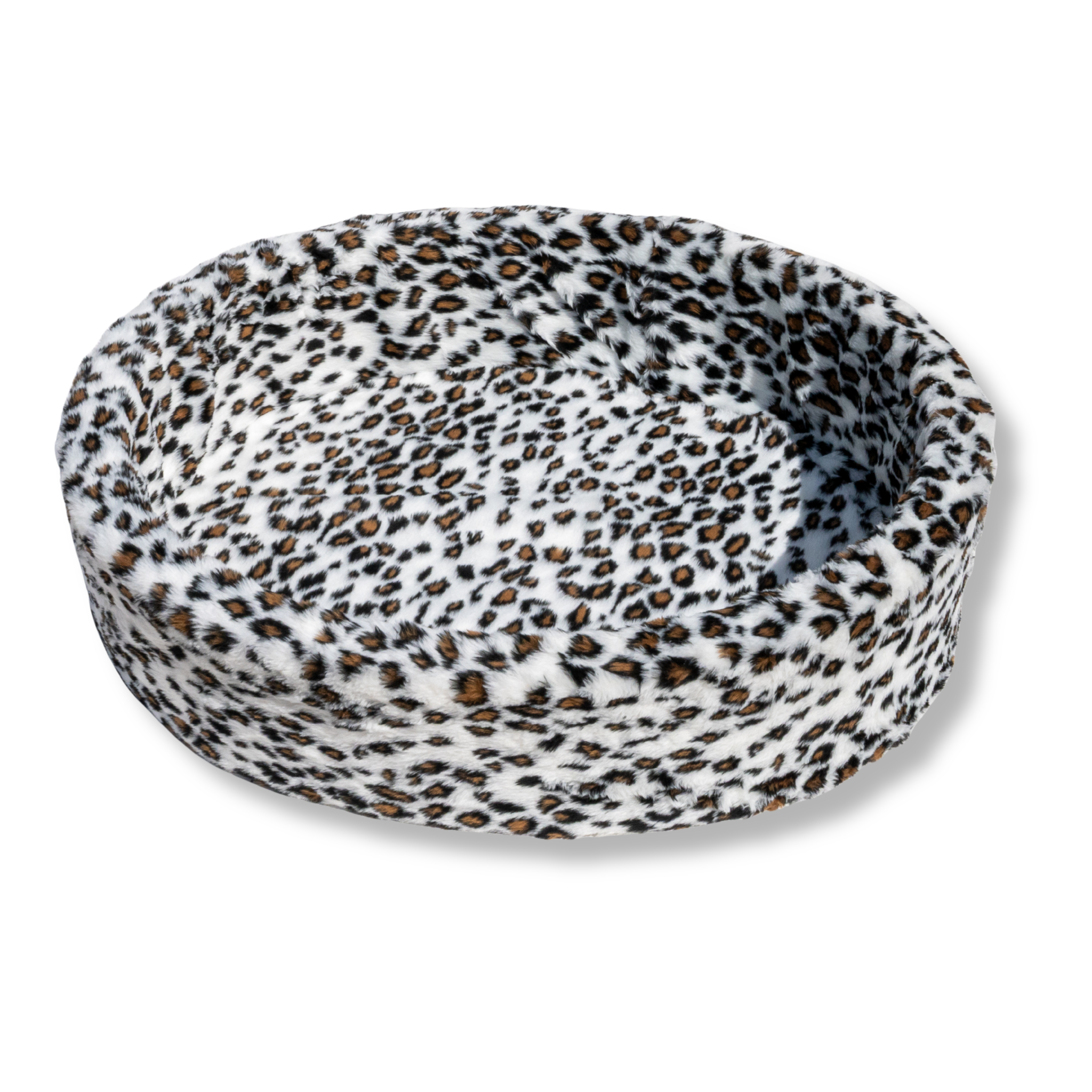 NapZZZ ovale honden- en kattenmand van imitatiebont, sneeuwluipaardprint in het wit, zachte pluche wasbare hoes. Hoes van imitatiebont is uitneembaar en wasbaar. Verkrijgbaar van 40 tot wel 120cm. Geschikt van kitten tot zeer grote honden. Stevige schuimrubberen kern met opstaande rand. 