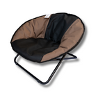 Napzzz stoel in zijaanzicht voor kleine huisdieren zoals hond of kat. In de kleurencombinatie zwart en taupe. Inklapbaar en voorzien van waterafstotende stof. Met metalen frame en anti slip details.