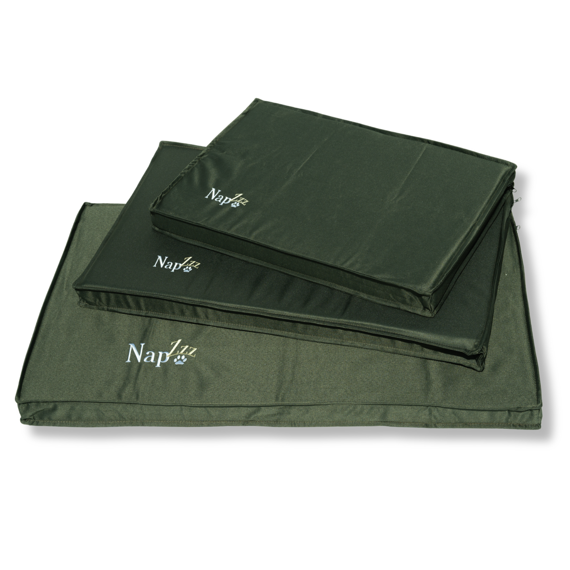  De NapZZZ Oxford Benchmat donkergroen in meerdere maten op elkaar gestapeld. Dit is een stevig en comfortabel matras, perfect voor gebruik in hondenbenches of direct op de vloer. Gemaakt van sterke, water- en vuilafstotende Oxford stof in de kleur donker groen, geschikt voor zowel binnen- als buitengebruik. Met een dikte van 5 cm druk verlagend orthopedisch schuim biedt dit matras optimale ondersteuning aan het lichaam van je hond. 