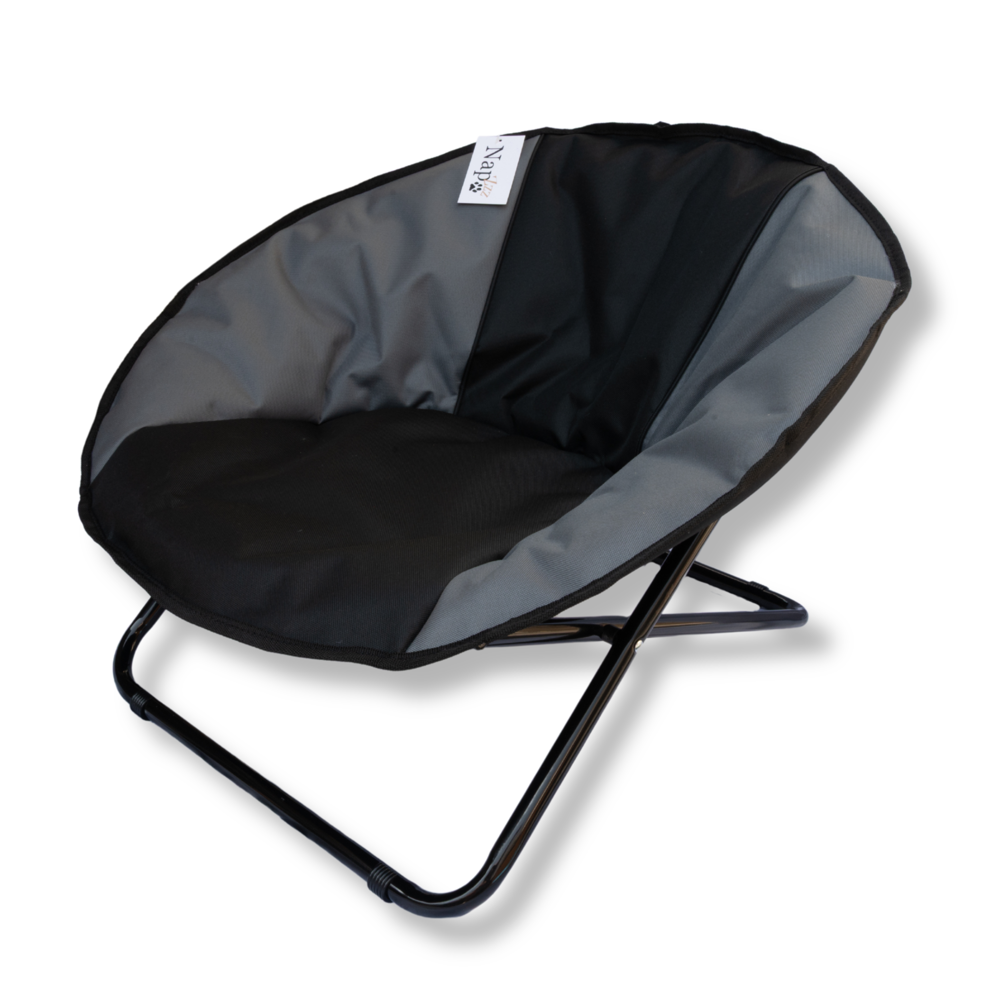 Napzzz stoel in de kleur zwart en grijs in zijaanzicht voor kleine huisdieren zoals hond of kat. Inklapbaar en voorzien van waterafstotende stof. Met metalen frame en anti slip details.